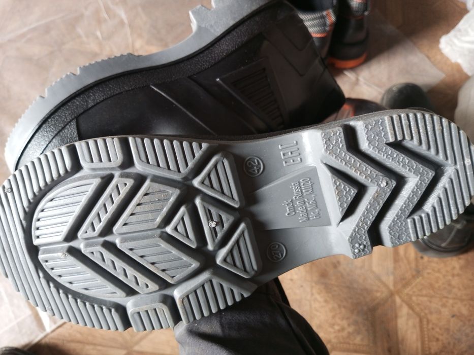 Сапоги резиновые,специальные.