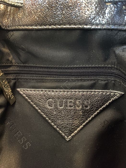 Сребриста чанта  Guess luxe