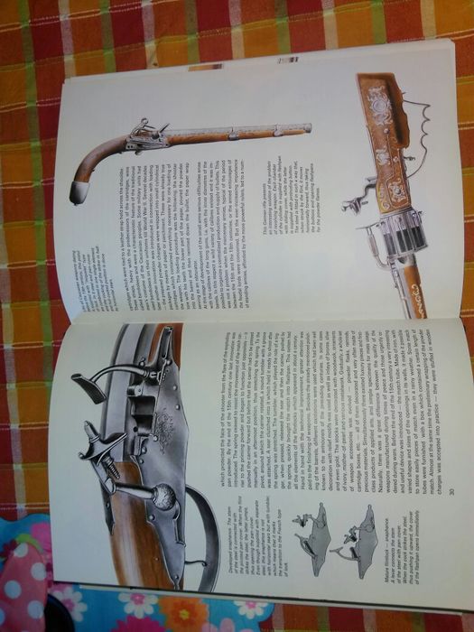 Продавам антикварна книга на Анлийски език