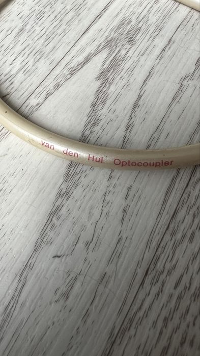 Межблочные кабели Van den Hul
