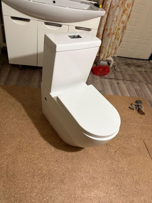 Унитаз продам.