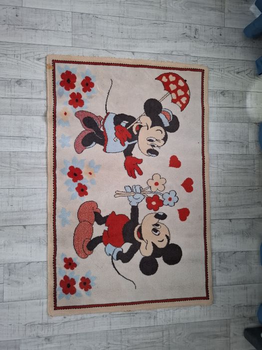 Продаются ковры.