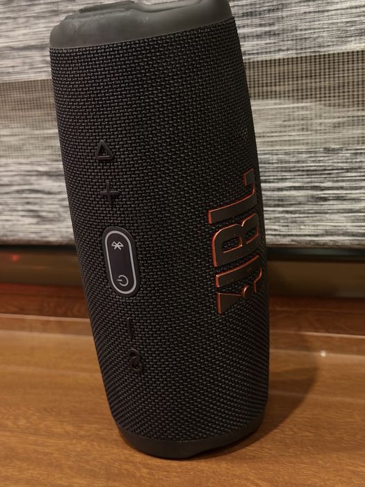 JBL charge 5.