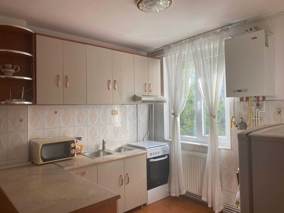 inchiriez apartament 2 camere