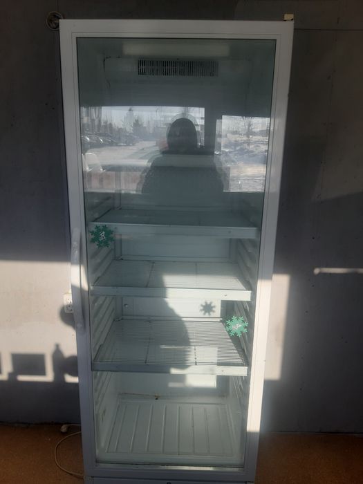 Продам холодильник витрина