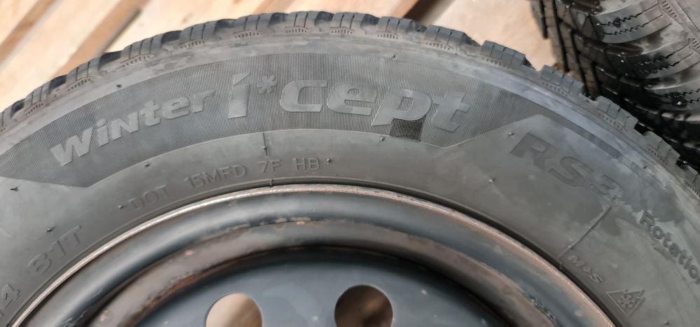 Зимни гуми, комплект със стоманени джанти и тасове