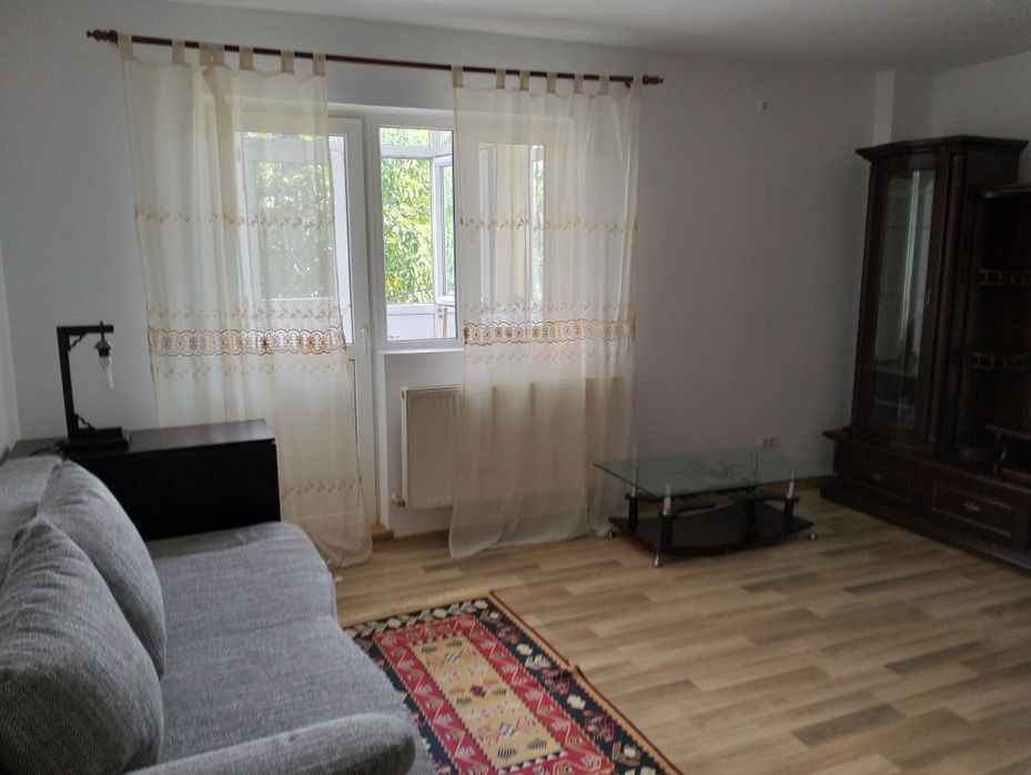 Inchiriez apartament 3 camere