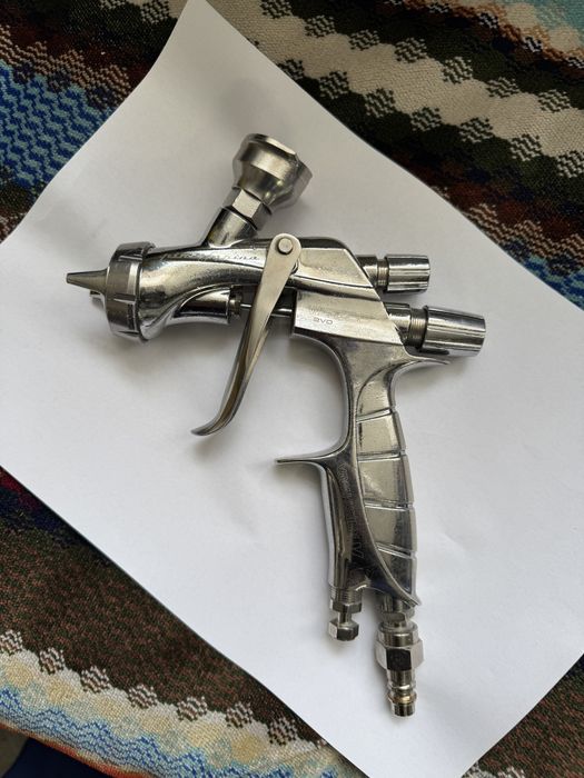 Pistol de lac Anest Iwata Pininfarina LS-400