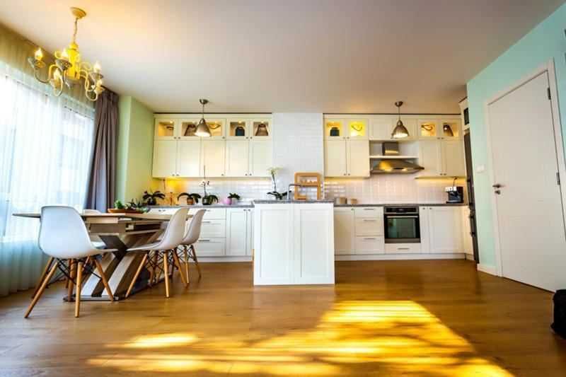 Дава се под наем Тристаен апартамент в София, Витоша - 105 кв.м за 548.25 € - Снимка #2