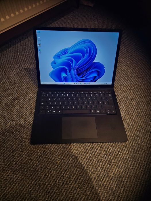 Microsoft surface laptop 3 model (1868)