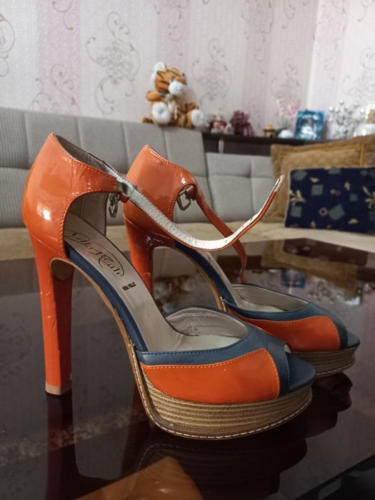 Обувь на каблуках в отличном состоянии