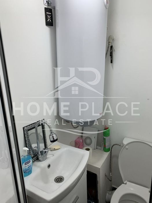 Заведение за бързо хранене, разположено в ж.к. Възраждане I