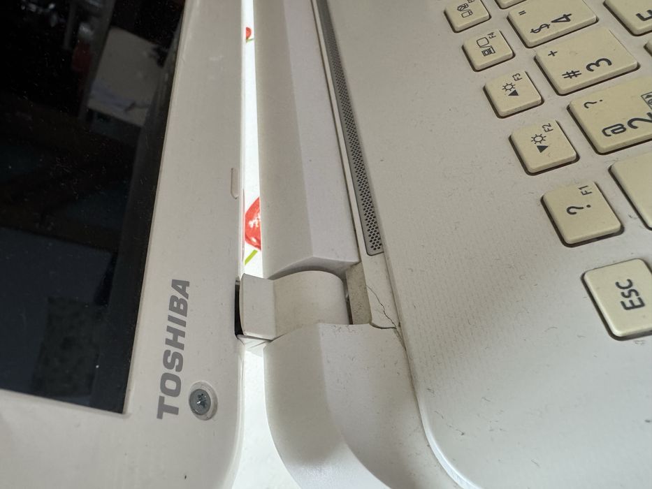 Лаптоп Toshiba Satellite L50-B-1KF