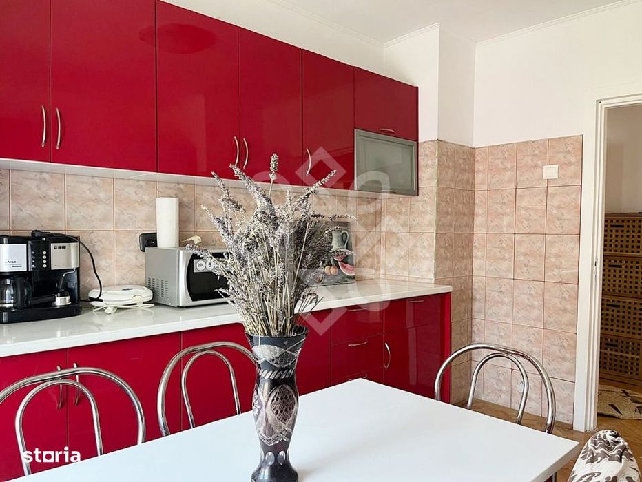 Apartament cu 3 camere de inchiriat pe bld. Stefan cel Mare