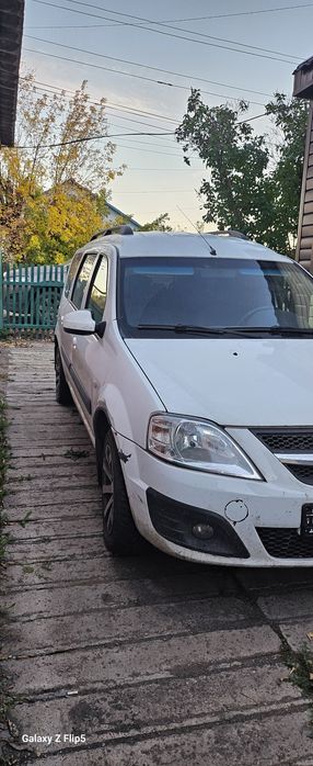 Продаю ВАЗ лада  Ларгус  1.6