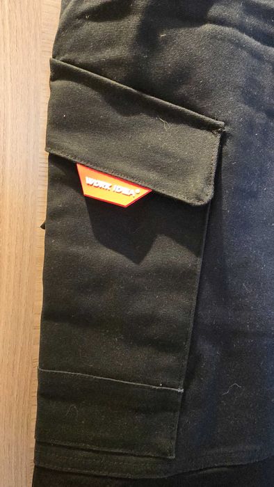 Pantaloni de lucru, marime L, multiple buzunare, negru