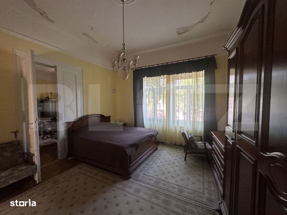Casa cu doua apartamente, 221 mp, zona Semicentral