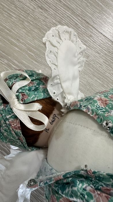 Фарфоровая кукла