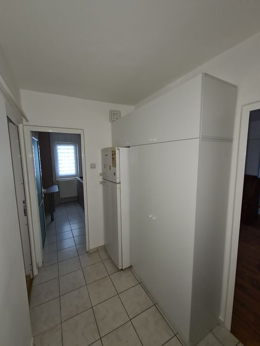 Apartament 3 camere de închiriat