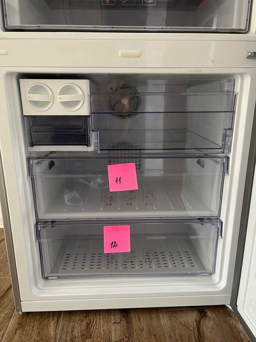 Продавам вътрешни елементи от хладилник BEKO RCNE520E31ZX