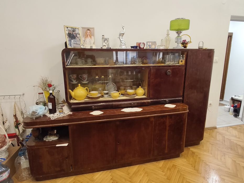 Продавам изгодно запазен бюфет