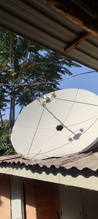 Парабалическая антенна с головками.