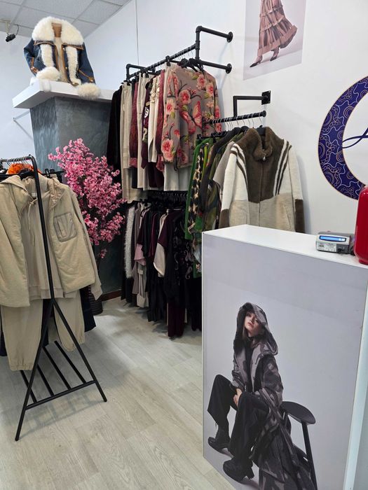 Vand afacere la cheie Magazin cu haine în Centrul Istoric Brașov