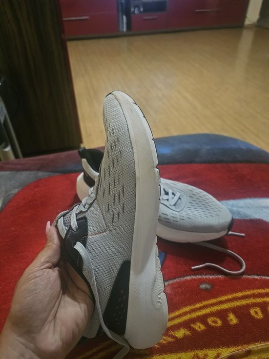 Adidasi decathlon
