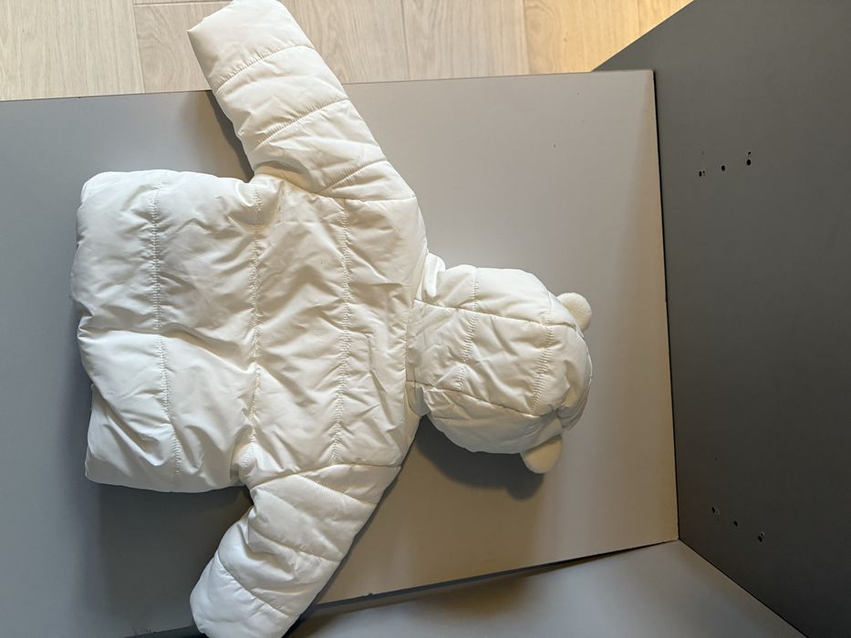 Бебешко бяло яке benetton