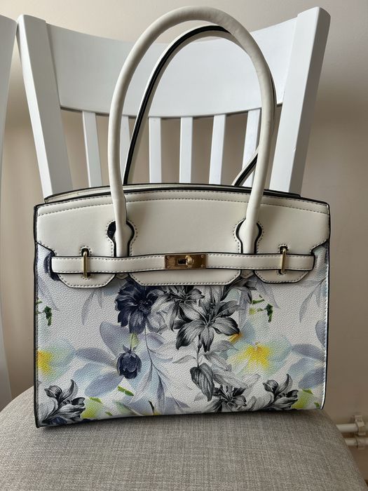 Чисто нова дамска чанта