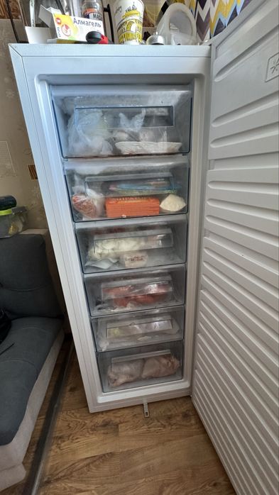 Продам морозильную камеру