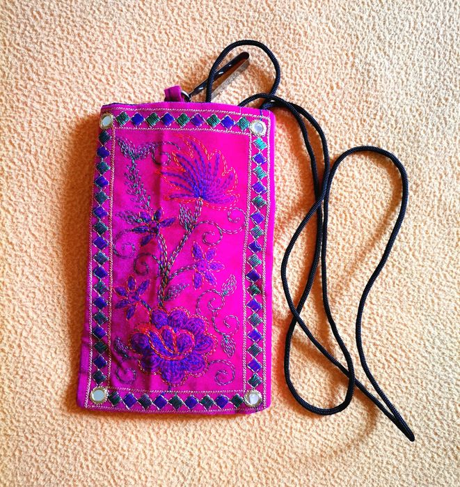 Gentuta brodata India