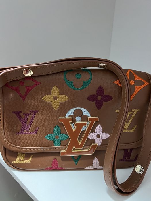 Продам сумку ЛВ натурал кожа в идеальном состоянии