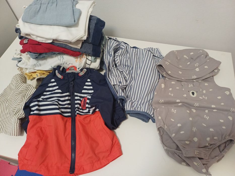 Scoica, pat, sterilizator, balansoar, marsupiu, haine