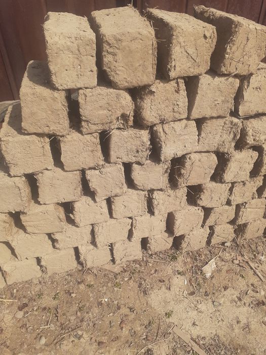 Саманые кирпичи на похороны