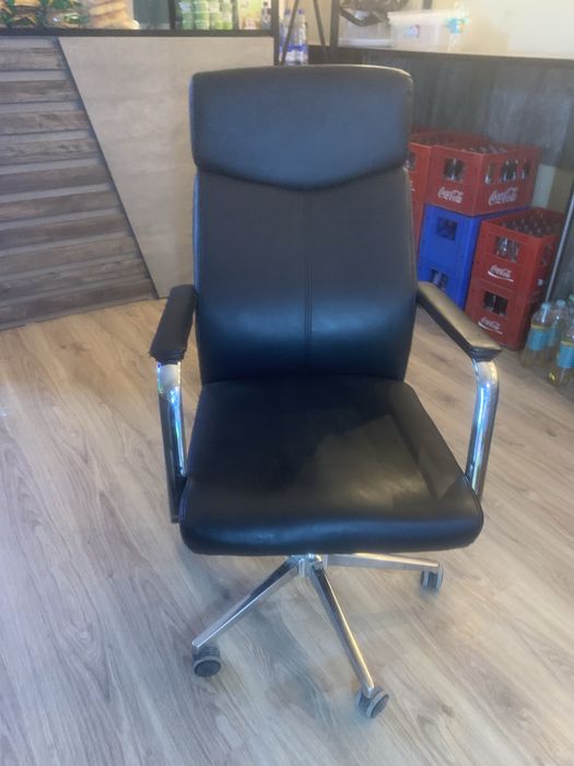 Офисни кресло сотилади