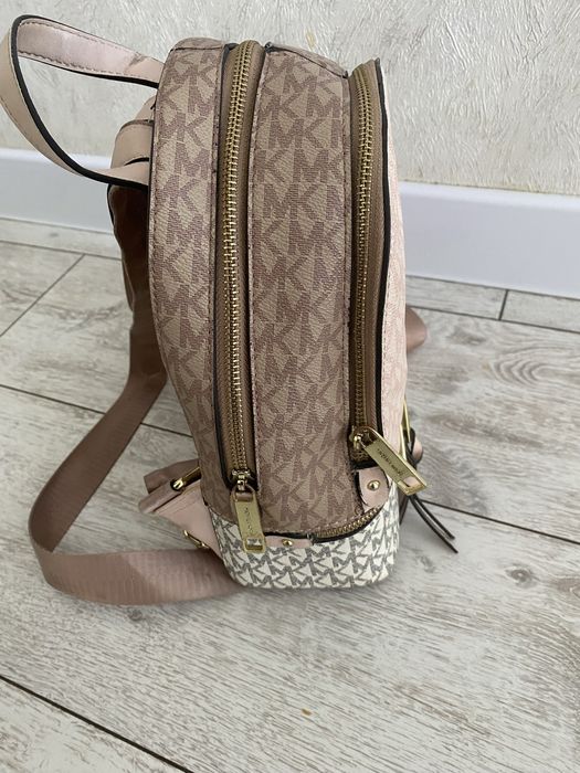 Продам сумку рюкзак