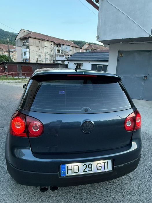 Volkswagen Golf 5 GTI 300cp
