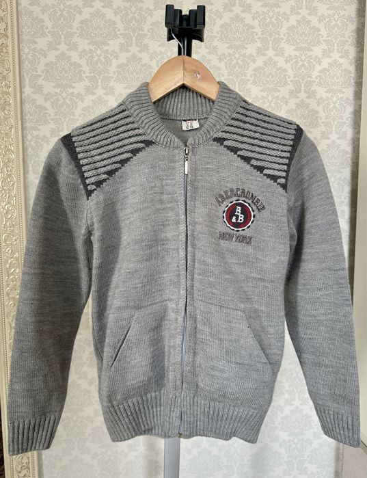 Продается свитер новый для подростка