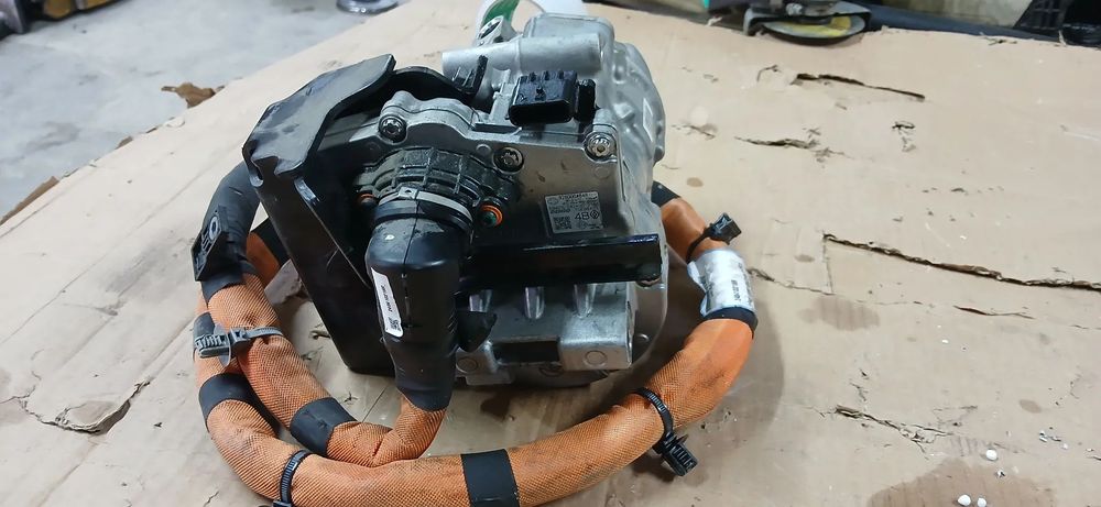 Compresor de clima Renault Captur  Arkana Hybrid 1.6 E-Tech 2022 cod 926000464R