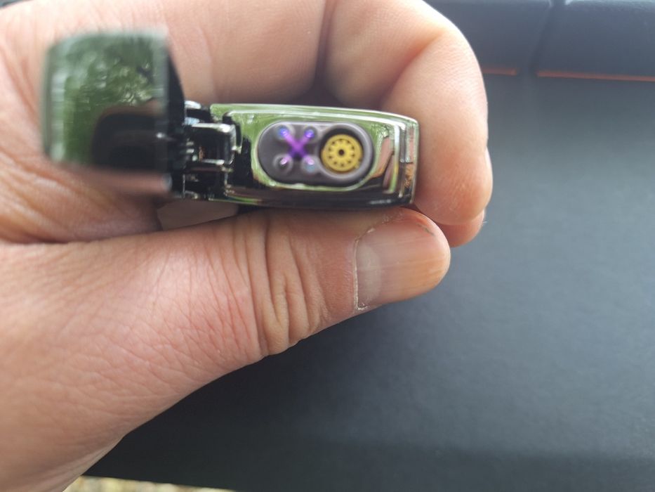 Луксозна запалка с двоен пламък-тип джет и волтова дъга