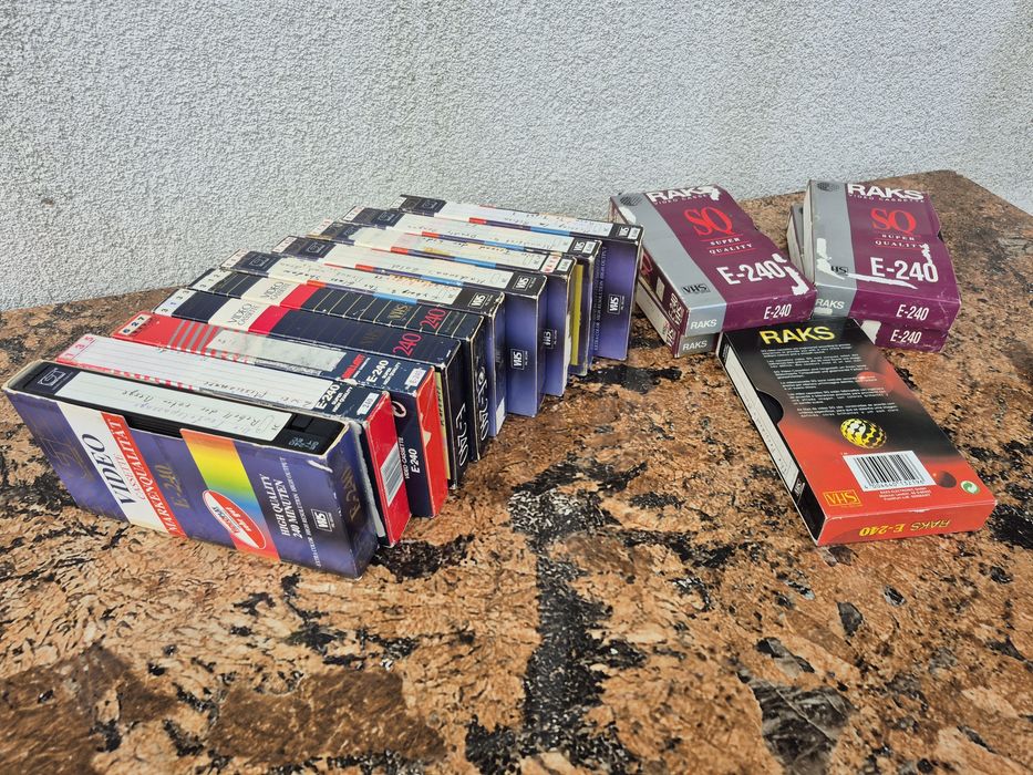 Vând Lot 16 casete video VHS  originale 240minute Raks colectie filme
