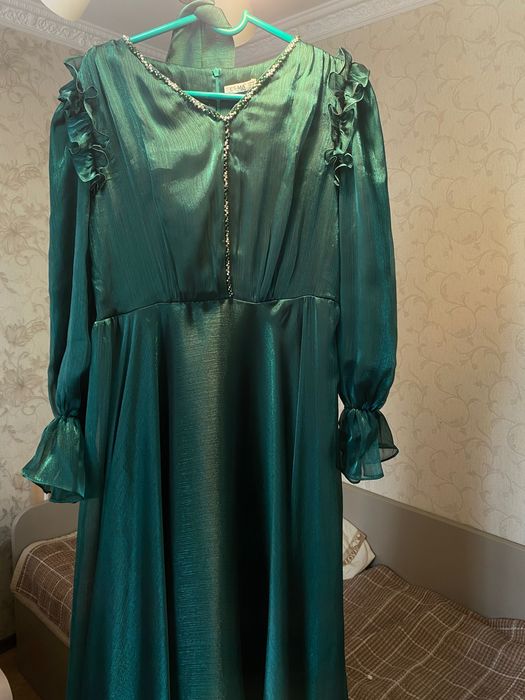 Продам новые платья