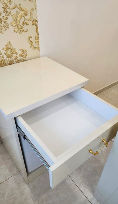 Шкаф с чекмедже нов