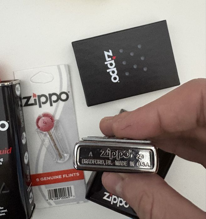 Bricheta zippo editie limitata + consumabile