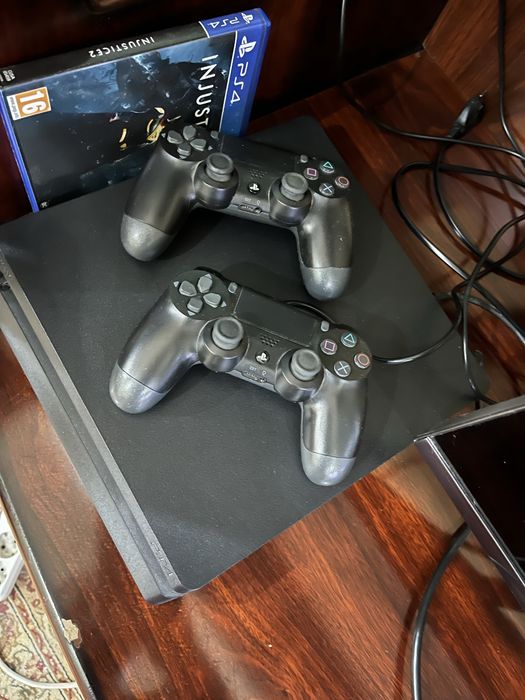 Продам PS 4 Slim 500 gb  в хорошем состоянии