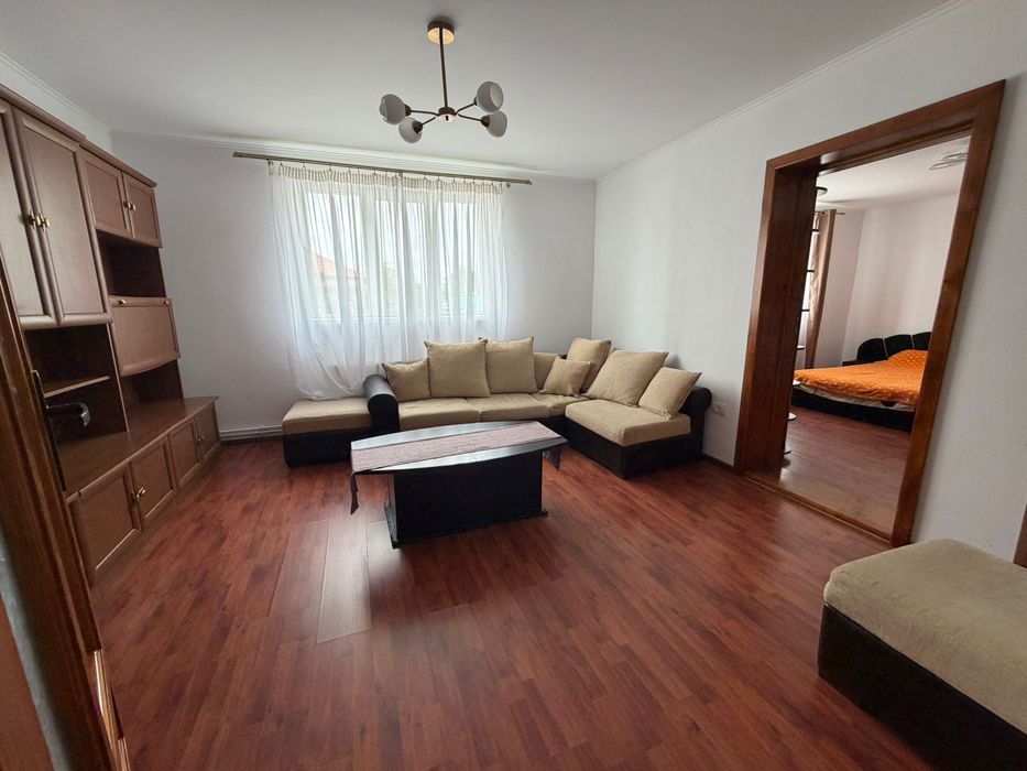 Închiriez casă individuală spațioasă 5 camere ( 200mp ) compusă din 2 apartamente cu intrare separată