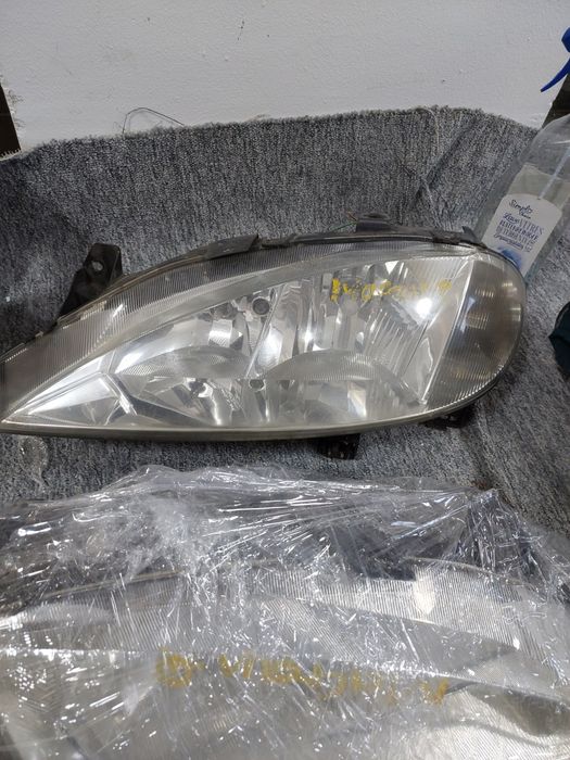 Far stanga dreapta Renault Megane european