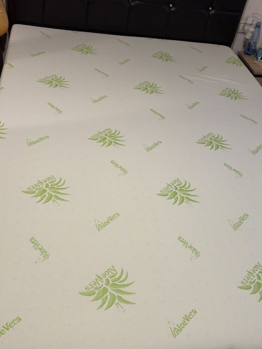 Vand saltea pat cu aloe vera fara arcuri , stare impecabila utilizata foarte putin( 2 luni) arata ca noua . Dimensiuni 140/200