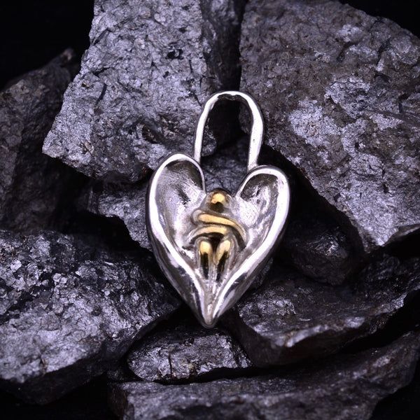 Сребърен медальон 925 „Ангелска прегръдка" със златни акценти